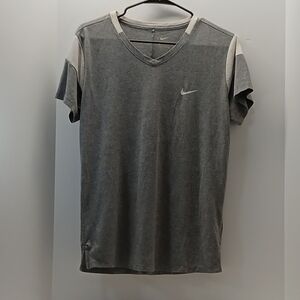 Nike Gray Short Sleeve Tee V-Neck Size M